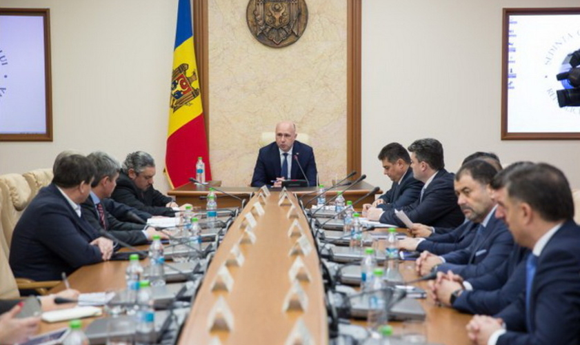 Проблемы и решения.  Первые результаты деятельности правительства Филипа