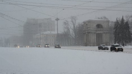 Непогода в Молдове: все трассы проходимы, столицу расчищали почти 70 спецмашин
