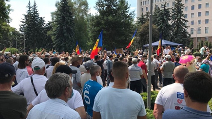 Манифестанты потребовали отставки правительства и президента Игоря Додона