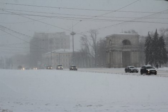 Непогода в Молдове: все трассы проходимы, столицу расчищали почти 70 спецмашин