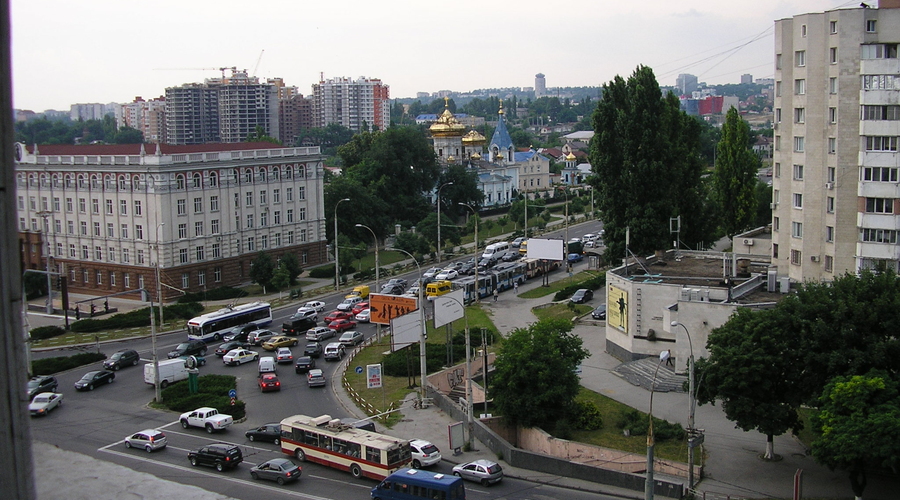 В центре Кишинёва стало меньше рекламных щитов