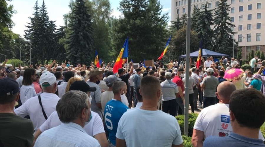 Манифестанты потребовали отставки правительства и президента Игоря Додона