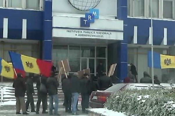 Пикет у общественной телерадиокомпании провел Комитет по защите Конституции